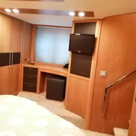 R54 Premium Yacht Botel Vigo
